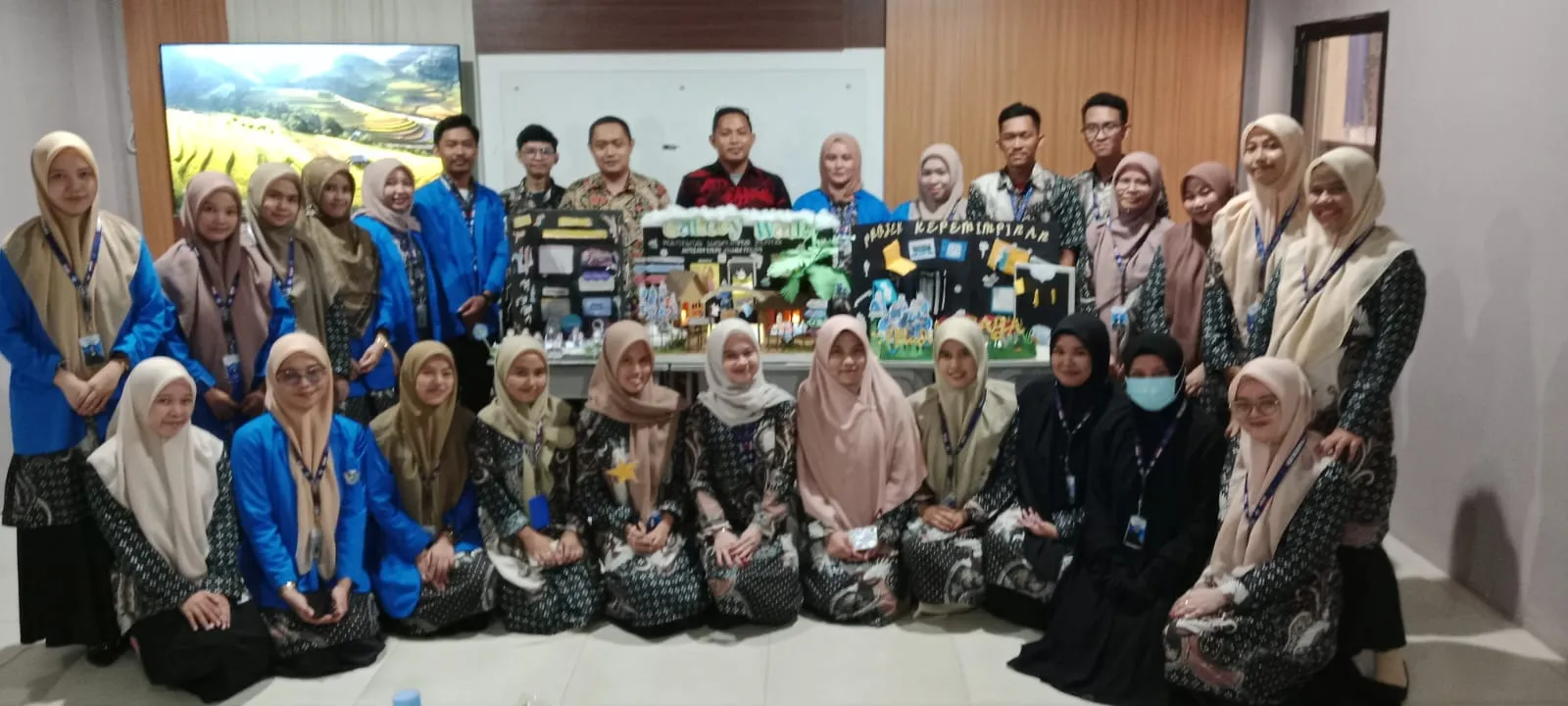 Gelar Gallery Walk Proyek Kepemimpinan_Mahasiswa PPG Prajabatan Unismuh Makassar